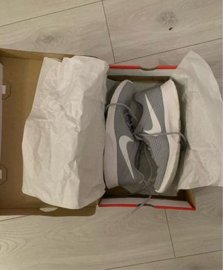 2 pares de zapatillas Nike