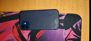 iPhone 12 mini con graffi