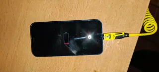 iPhone 12 mini con graffi