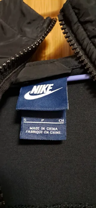 Sudadera sin mangas Nike niña negra