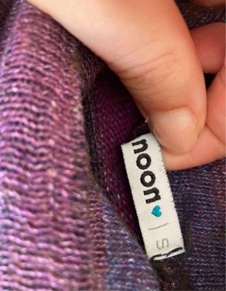 Jersey cuello alto rayas morado y azul