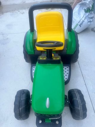 Tractor a batería John Deere