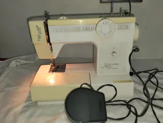 Máquina de coser Privileg Nova