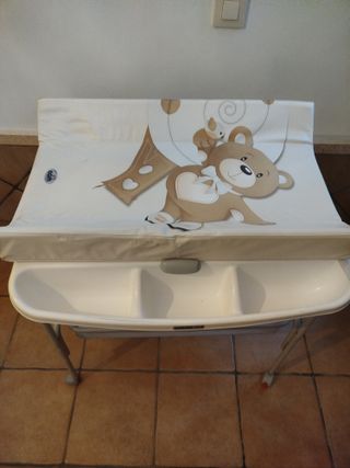 Bañera-cambiador CAM con cesta.