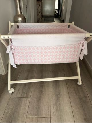 Minicuna bebé rosa con ruedas