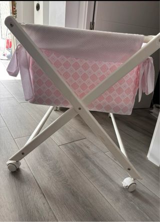 Minicuna bebé rosa con ruedas