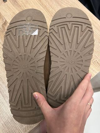 UGG Tazz Zuecos Marrones y Rojos