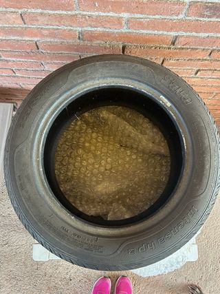 2 Neumáticos de diferentes marcas R16