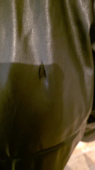 Plumífero efecto piel negro Bershka Talla S