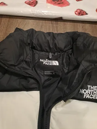 Chaqueta The North Face Blanca y Negra