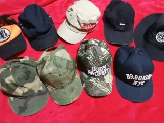 Gorras variadas la mayoría sin extrenar