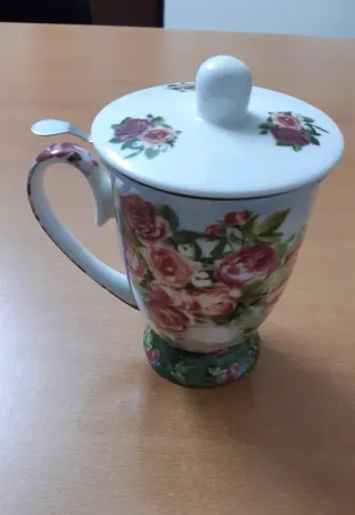 Tisaniera in ceramica con decoro floreale