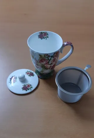 Tisaniera in ceramica con decoro floreale