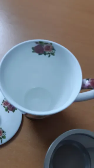 Tisaniera in ceramica con decoro floreale