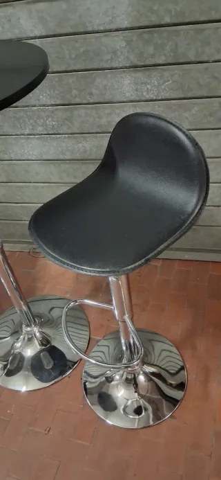 Tavolo alto e 2 sgabelli bar anche separatamente