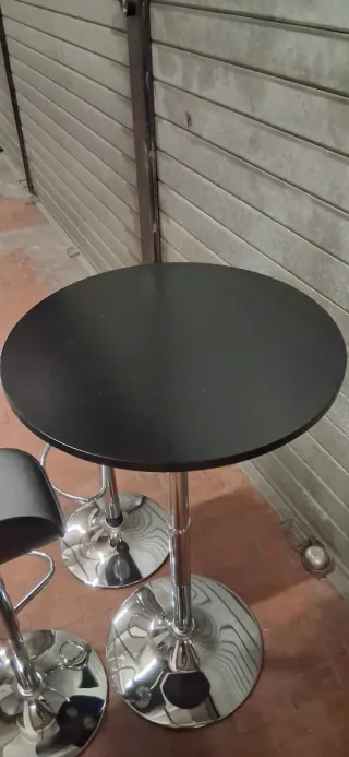 Tavolo alto e 2 sgabelli bar anche separatamente