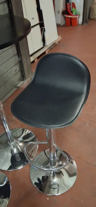 Tavolo alto e 2 sgabelli bar anche separatamente