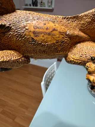 Figura de León rugiendo Año 1994