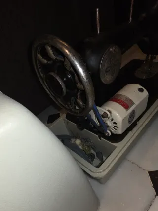 Máquina de coser antigua sigma con maleta