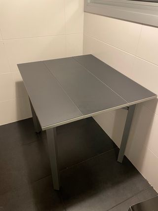 Mesa plegable en dos partes
