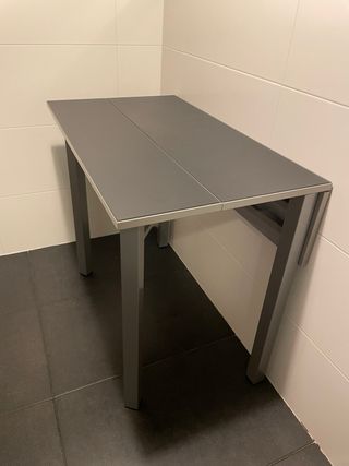 Mesa plegable en dos partes