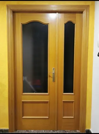 Puerta de comedor con cristales