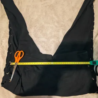 Pantalones negros con cordones laterales