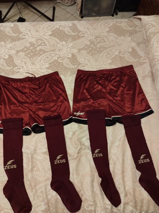 Due paia di Pantaloncini e calzettoni Zeus sportXL