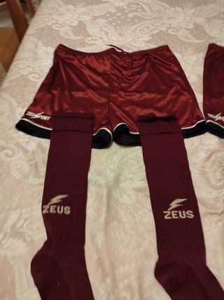 Due paia di Pantaloncini e calzettoni Zeus sportXL