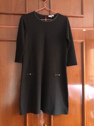 Elegante vestido negro de punto
