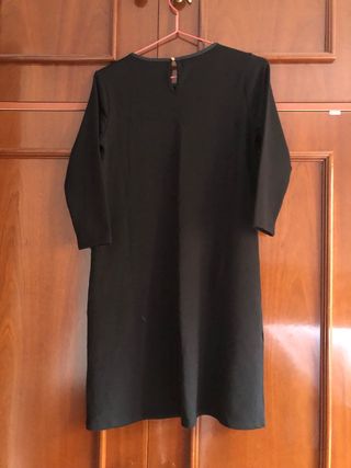 Elegante vestido negro de punto
