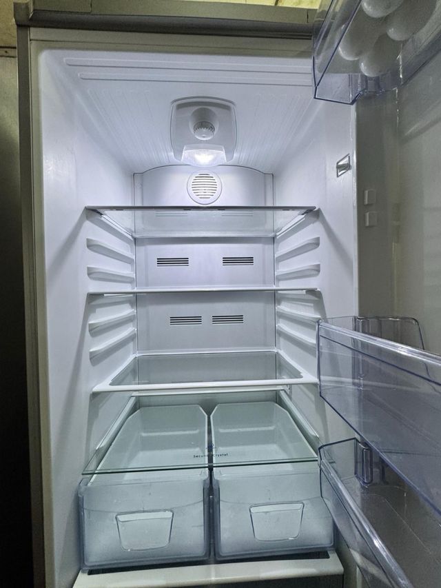 FRIGORÍFICO COMBI NO FROST MARCA BEKO EN INOX