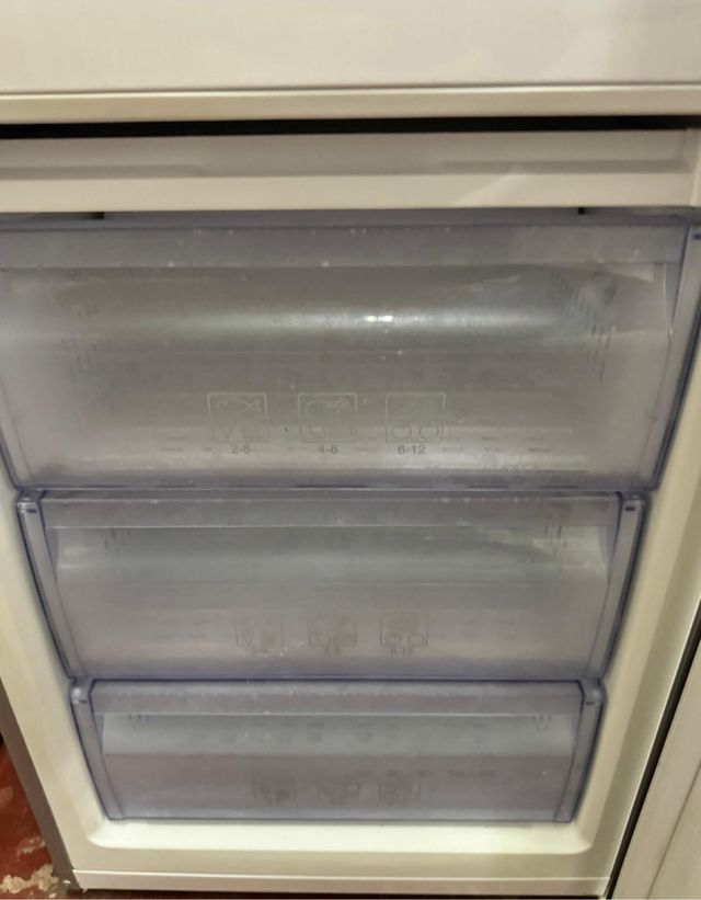 FRIGORÍFICO COMBI NO FROST MARCA BEKO EN INOX