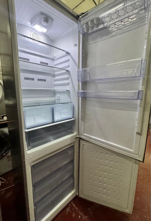 FRIGORÍFICO COMBI NO FROST MARCA BEKO EN INOX