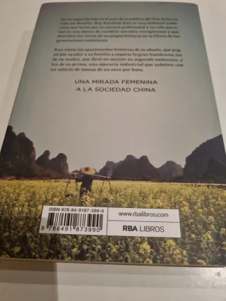 Bajo cielos rojos (OTROS NO FICCIÓN) (Spanish E...