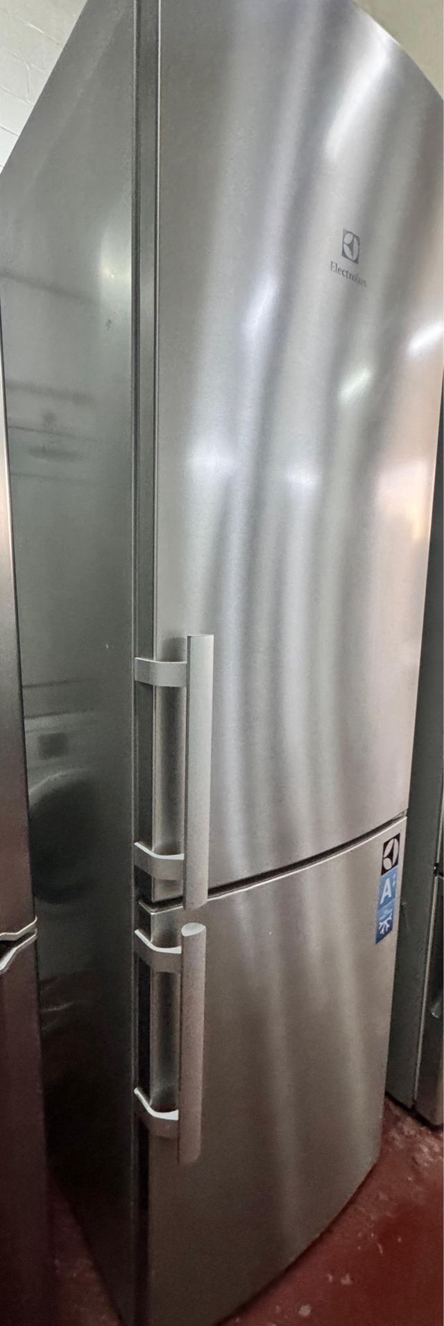 FRIGORÍFICO COMBI NO FROST MARCA ELECTROLUX INOX