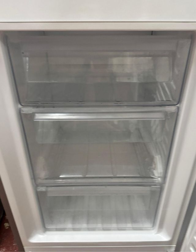 FRIGORÍFICO COMBI NO FROST MARCA ELECTROLUX INOX