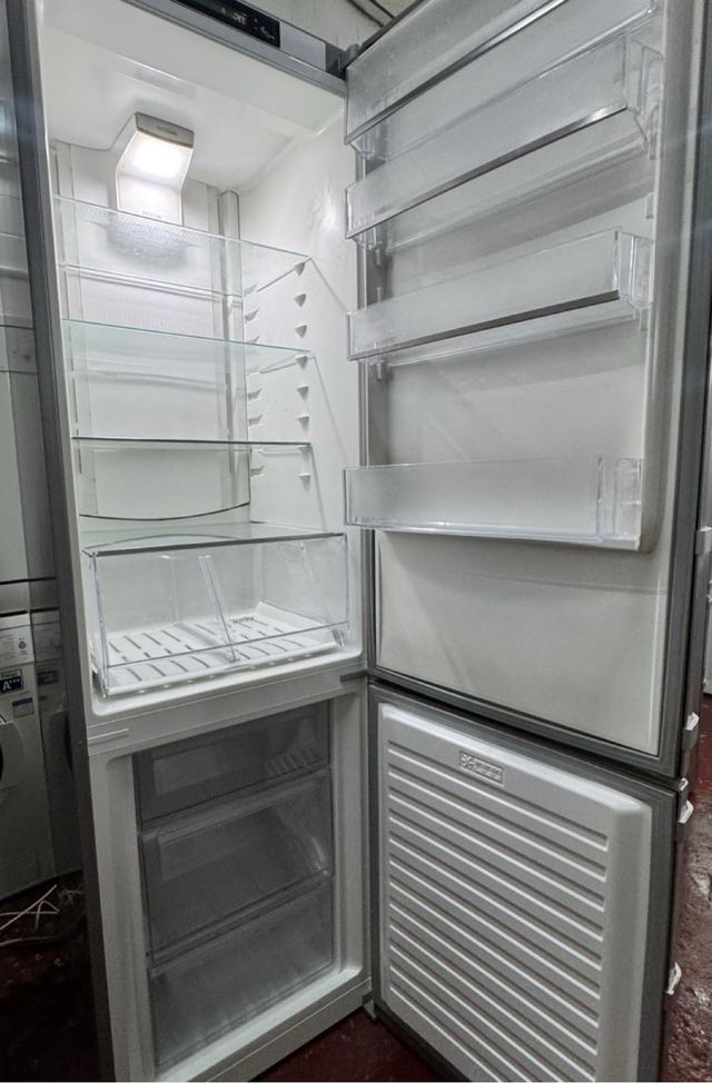 FRIGORÍFICO COMBI NO FROST MARCA ELECTROLUX INOX