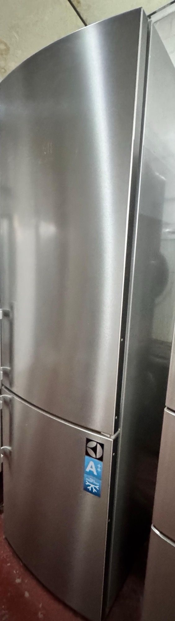 FRIGORÍFICO COMBI NO FROST MARCA ELECTROLUX INOX