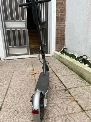 Patinete eléctrico negro