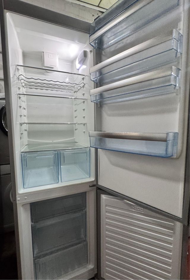 FRIGORÍFICO COMBI NO FROST MARCA AEG EN INOX