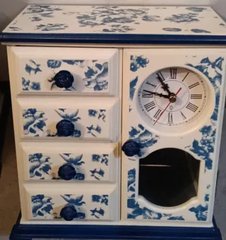 Joyero con Reloj y Cajones