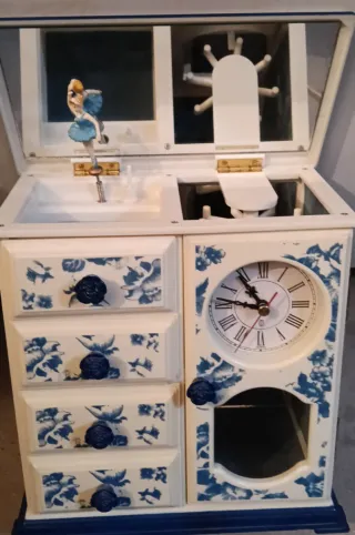 Joyero con Reloj y Cajones