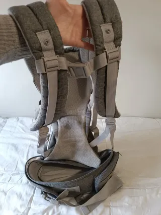 Mochila portabebés Eccomum gris