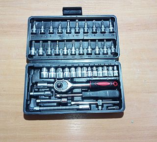 Juego de llaves y puntas