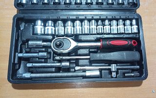 Juego de llaves y puntas