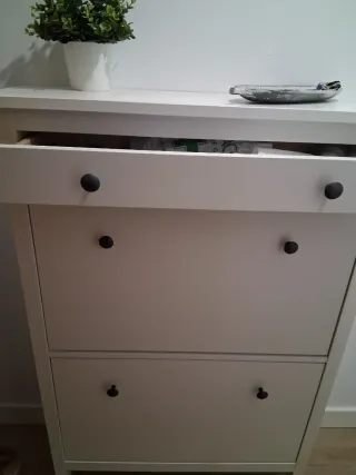 Zapatero de Ikea. Madera.