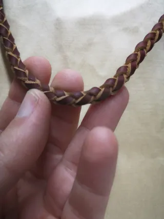 Collar de Piel Trenzado con cierre de Imán