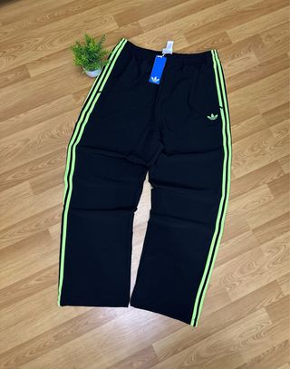 Chándal Adidas Negro con Rayas Verdes
