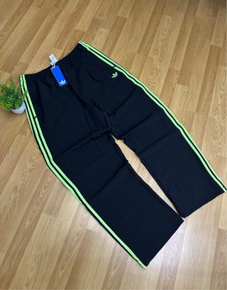 Chándal Adidas Negro con Rayas Verdes